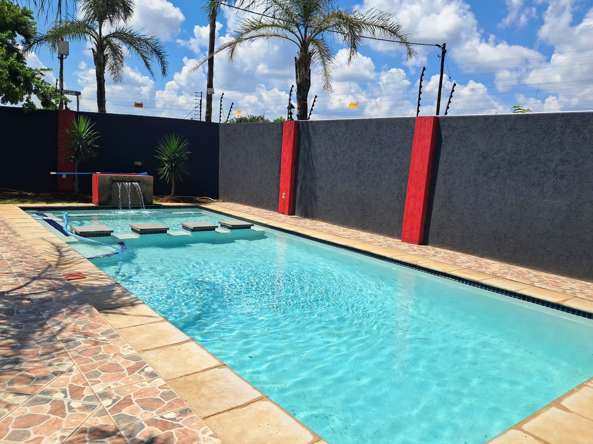 Pool with cascading water fountain feature